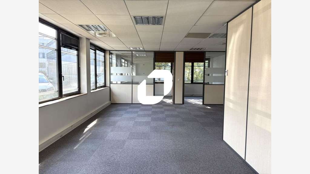 A louer Bureaux 2429m² Saint priest