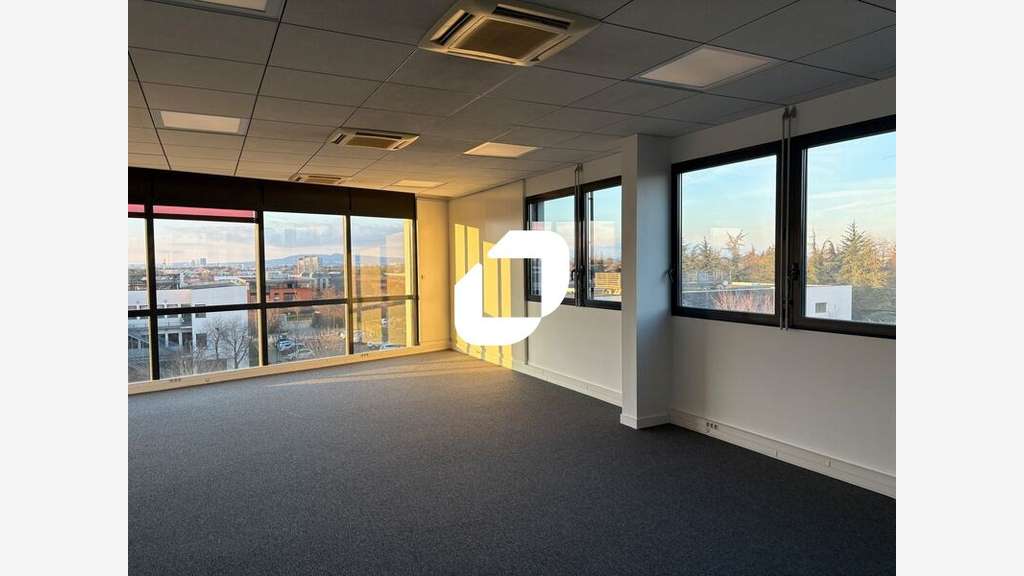 A louer Bureaux 1100m² Saint priest
