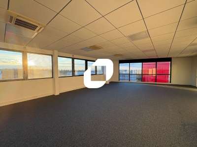 A louer Bureaux 1100m² Saint priest