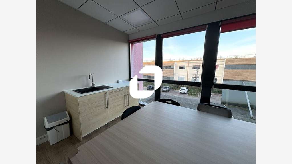 A louer Bureaux 1100m² Saint priest
