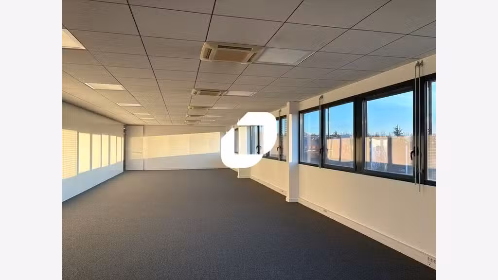 A louer Bureaux 1100m² Saint priest