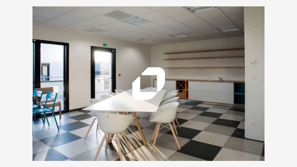 A louer Bureaux 1065m² Saint priest