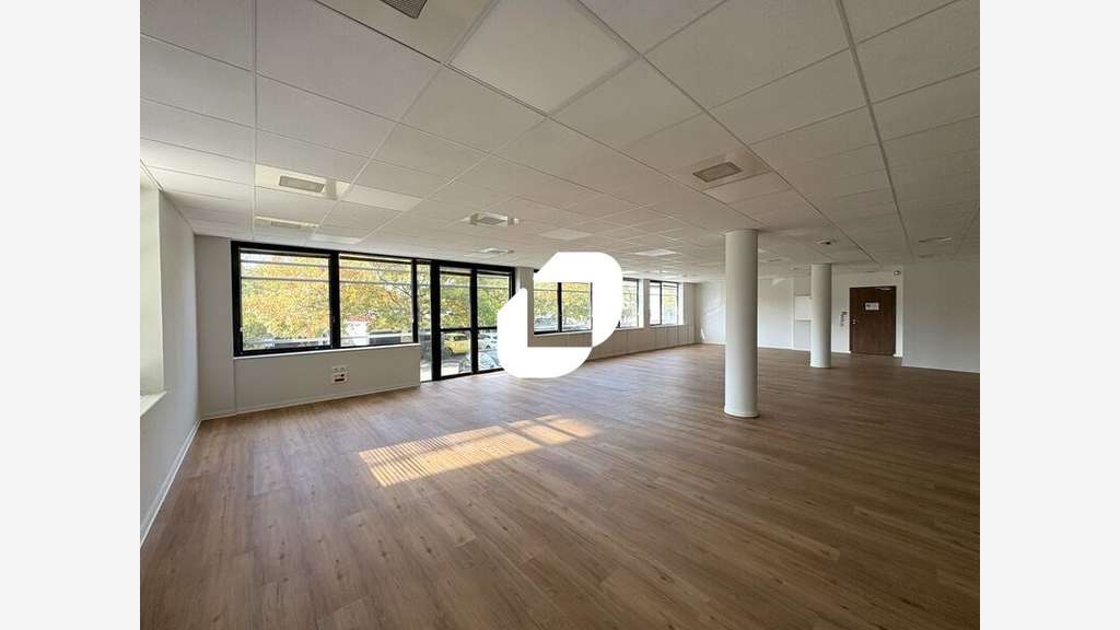 A louer Bureaux 2429m² Saint priest