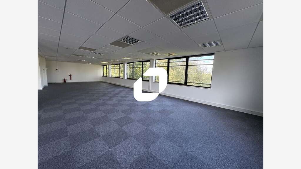 A louer Bureaux 2429m² Saint priest