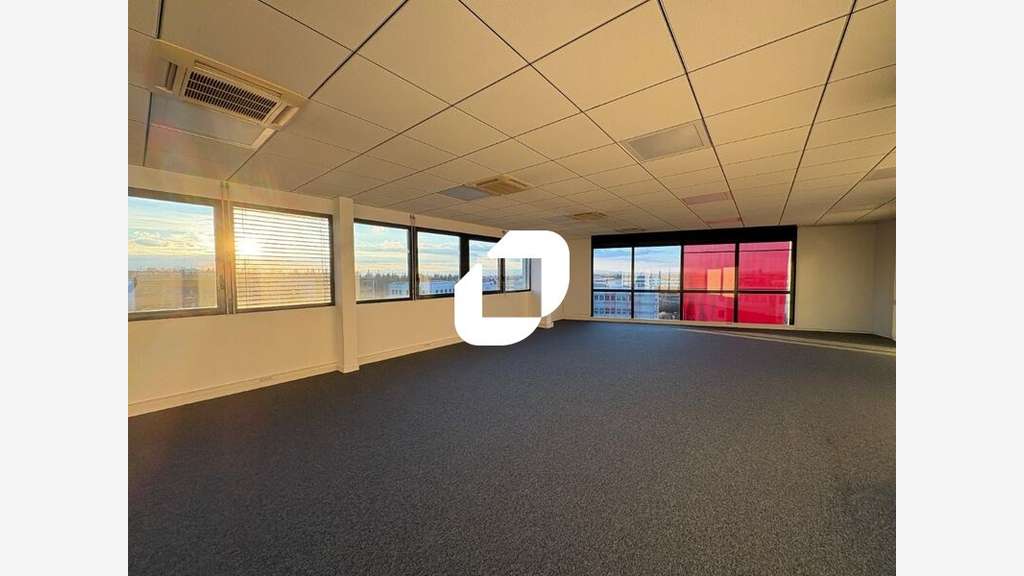 A louer Bureaux 1100m² Saint priest