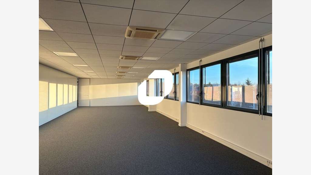 A louer Bureaux 1100m² Saint priest