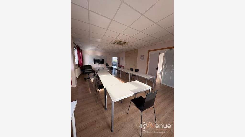Bureaux de 200m² à louer à Saint Priest en Jarez