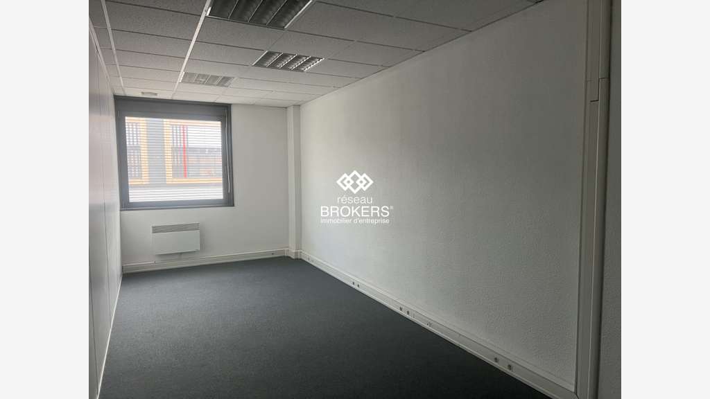 A louer local 60m² à Saint-Quentin-Fallavier A43