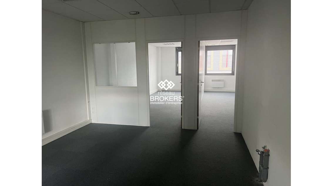 A louer local 60m² à Saint-Quentin-Fallavier A43