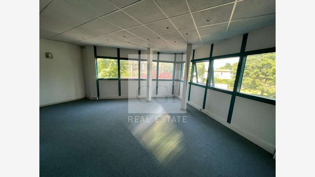 A louer bureaux 229m² à Saint-Quentin-Fallavier