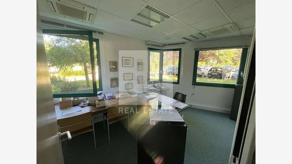 A louer bureaux 229m² à Saint-Quentin-Fallavier