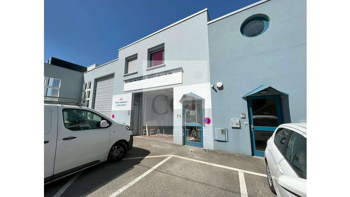 A louer bureaux 229m² à Saint-Quentin-Fallavier