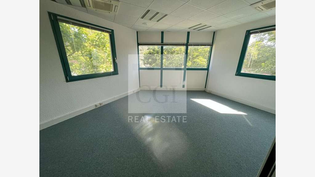 A louer bureaux 229m² à Saint-Quentin-Fallavier