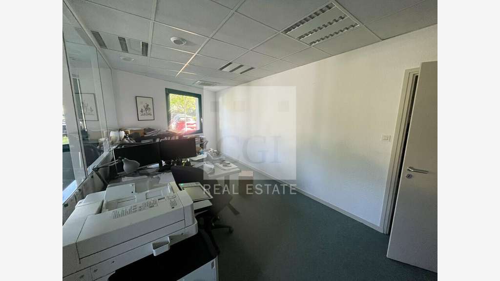 A louer bureaux 229m² à Saint-Quentin-Fallavier