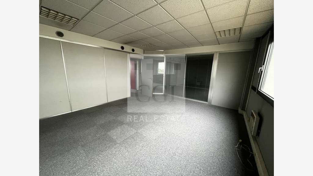 Bureaux 657m² à louer à St-Quentin-Fallavier