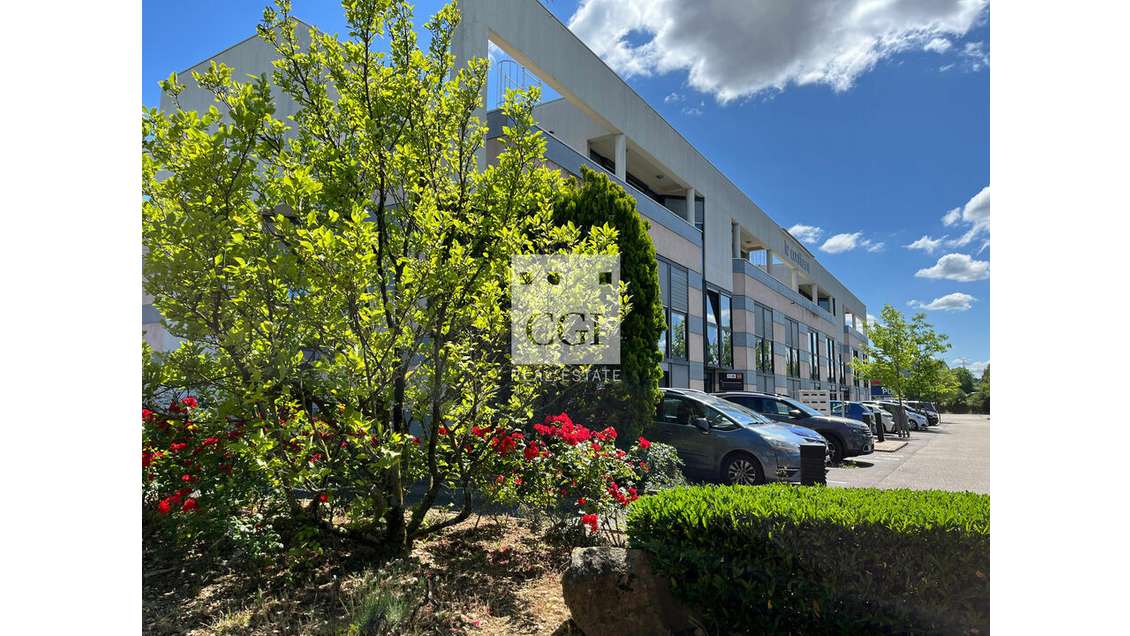 Bureaux 657m² à louer à St-Quentin-Fallavier