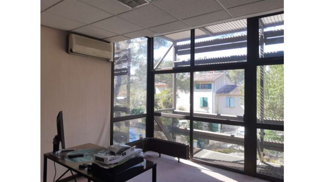 Bureaux de 12 m² à 84 m² à louer à Saint-Raphaël