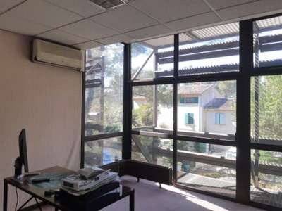 Bureaux de 12 m² à 84 m² à louer à Saint-Raphaël