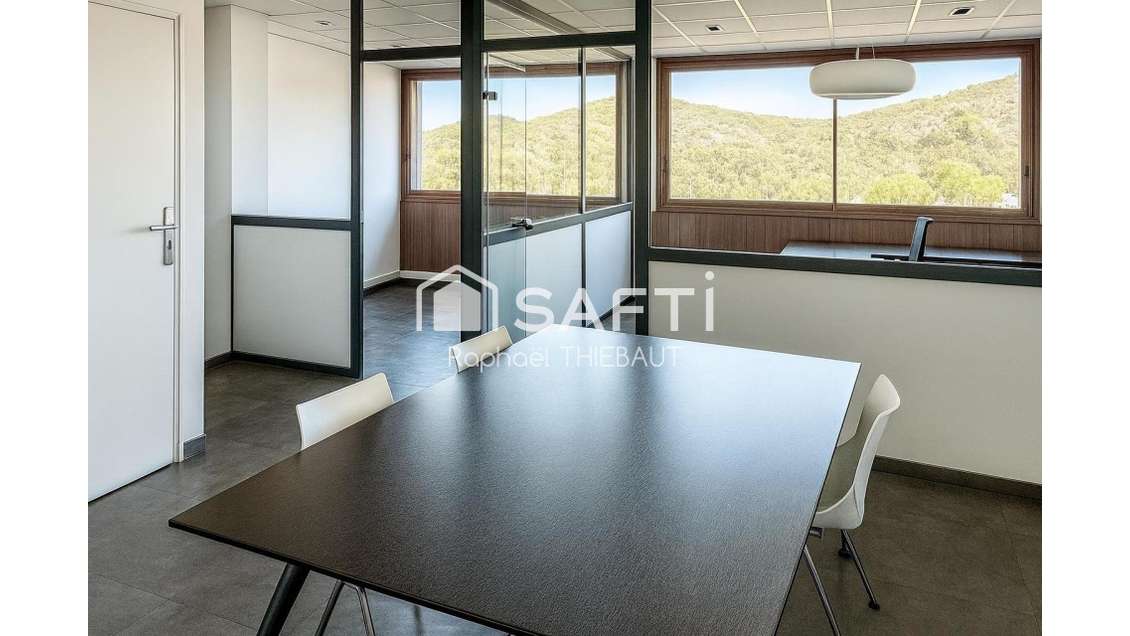 Location local 53m² +parking St-Raphaël Epsilon 2