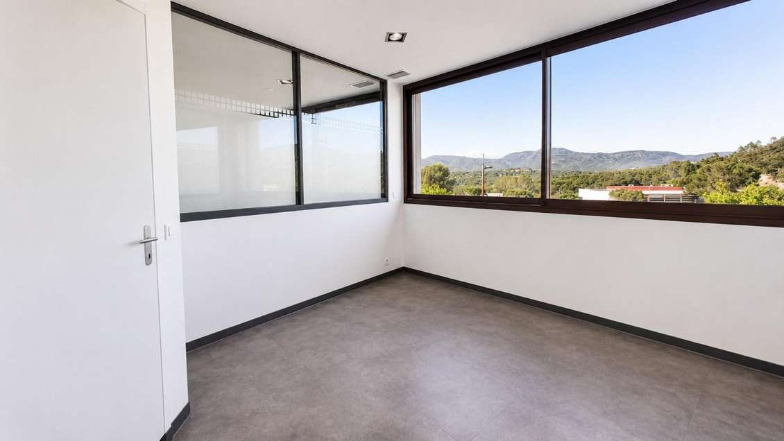 Loue local pro de 10m² à Saint Raphaël Espsilon 2