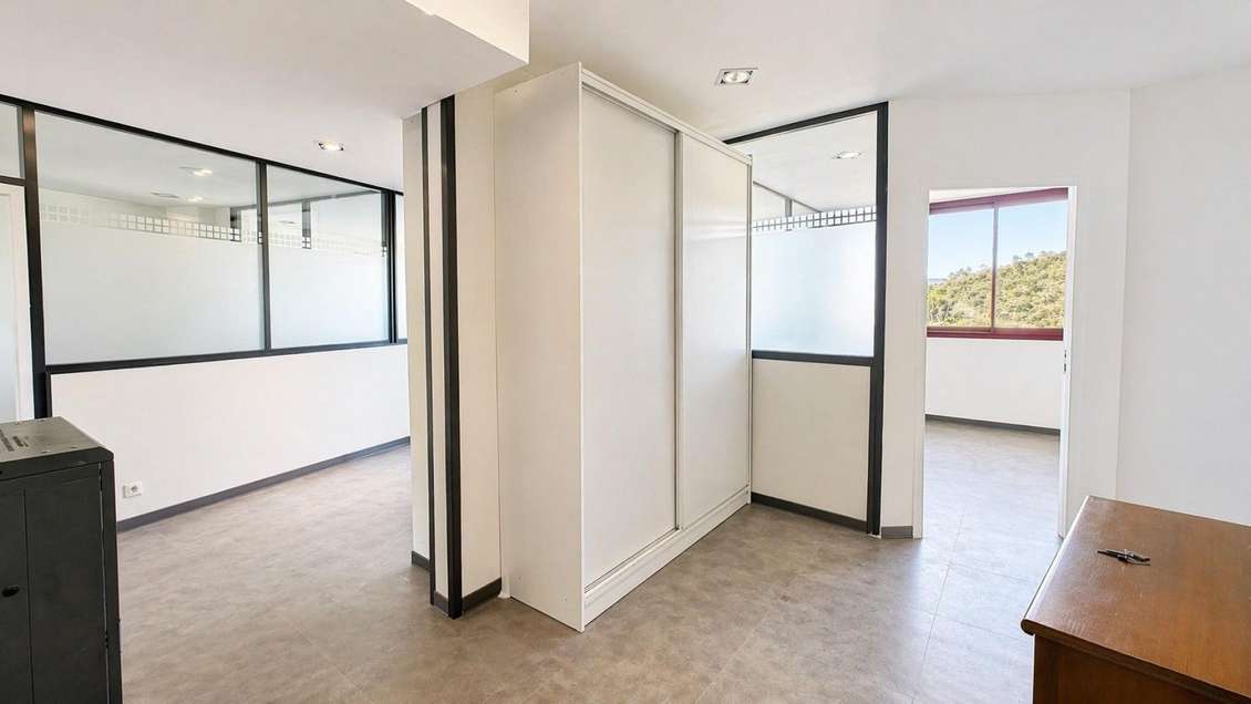 Location local 124m² Zone Epsilon 2 à St-Raphaël