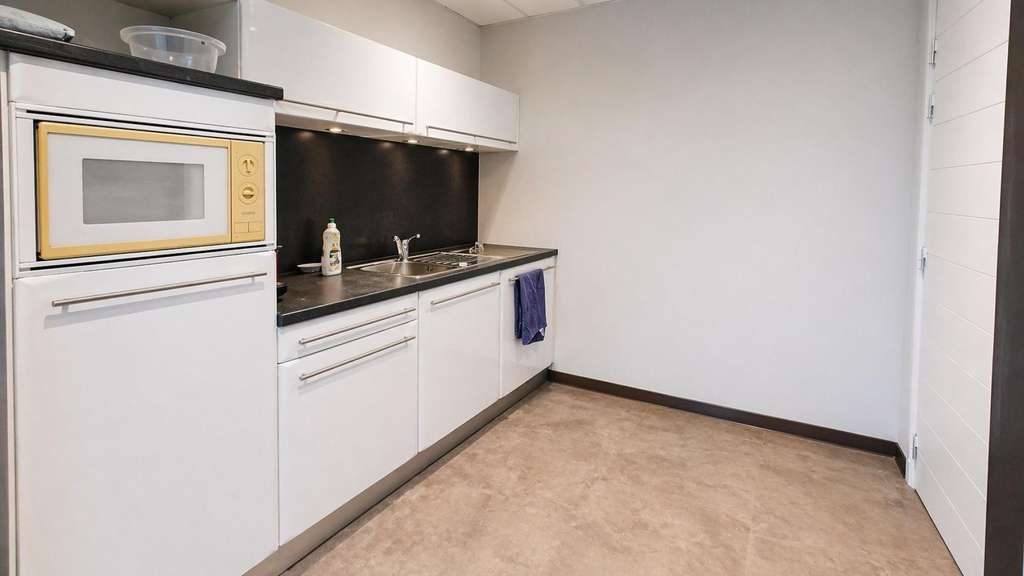Local pro 13m² zone Epsilon 2 à Saint-Raphaël