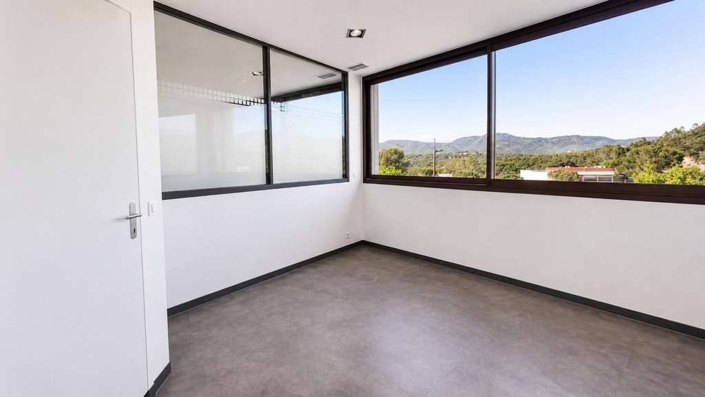 Local pro 10m² zone Epsilon 2 à Saint-Raphaël