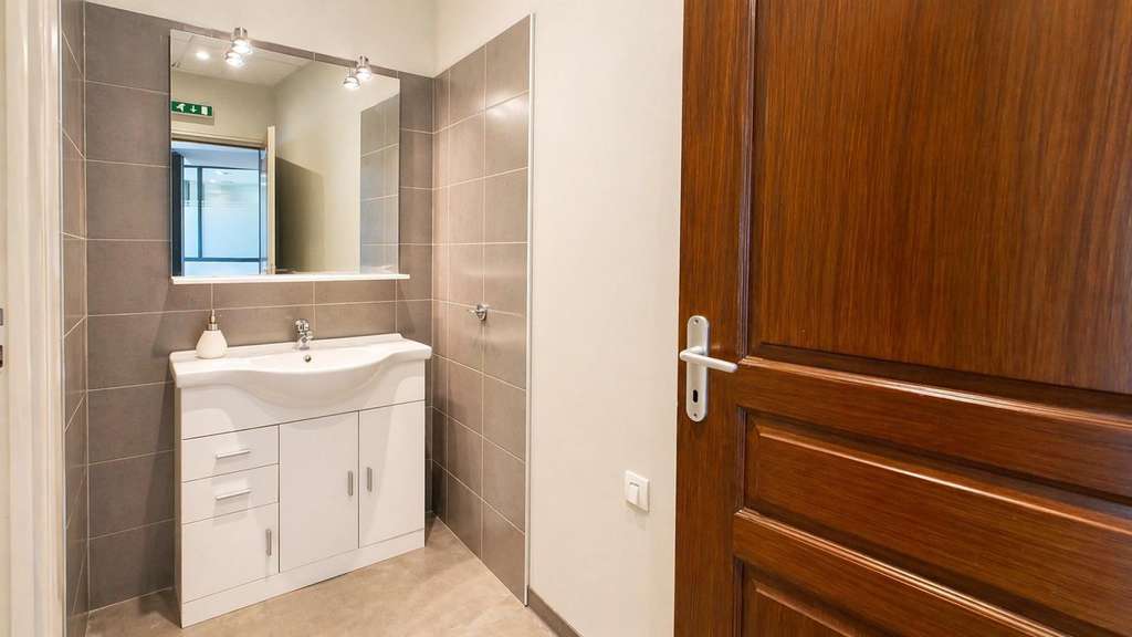 Local pro 10m² zone Epsilon 2 à Saint-Raphaël