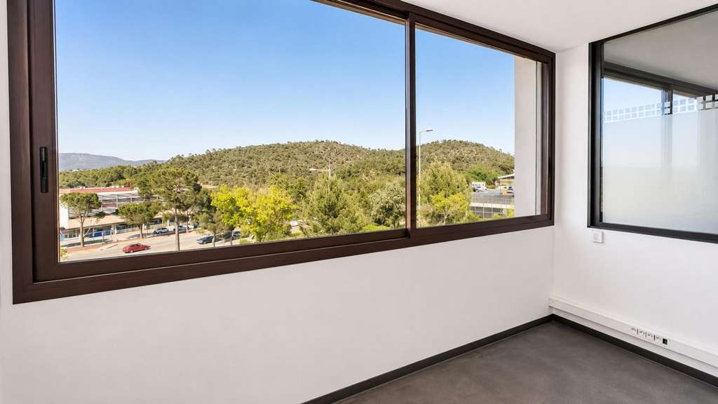 Local pro 10m² zone Epsilon 2 à Saint-Raphaël