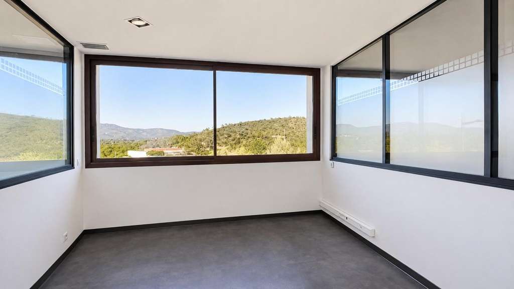 Local pro 10m² zone Epsilon 2 à Saint-Raphaël