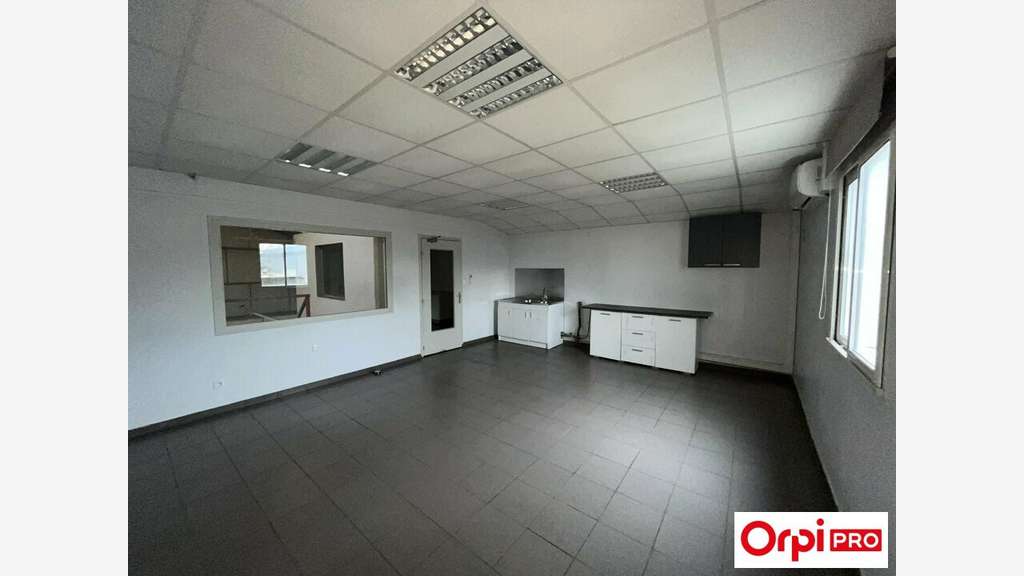 Location bureaux 198m² Pontet zone industrielle