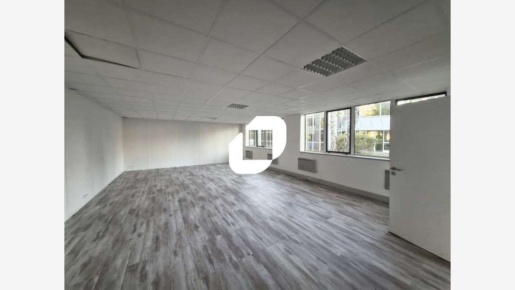 A louer Bureaux 1139m² Saint thibault des vignes