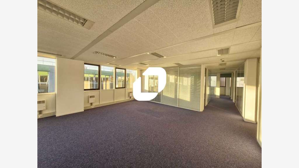 A louer Bureaux 1139m² Saint thibault des vignes