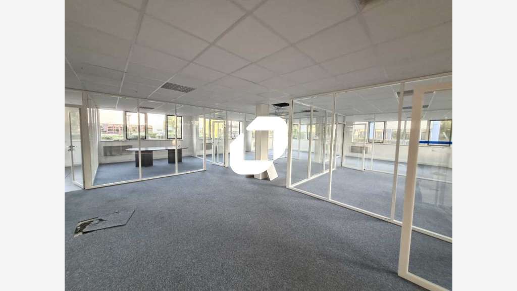 A louer Bureaux 1139m² Saint thibault des vignes