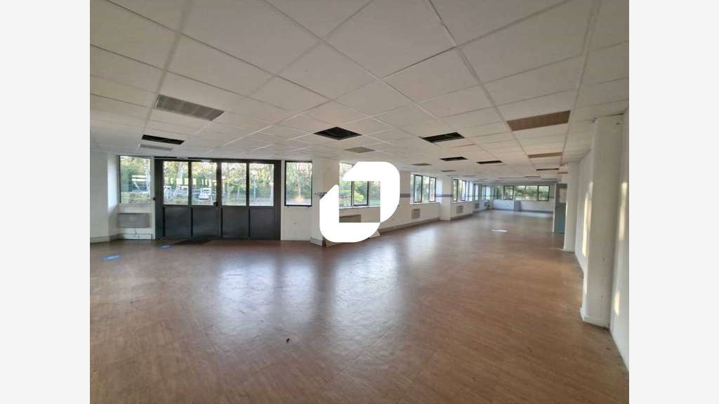 A louer Bureaux 566m² Saint thibault des vignes