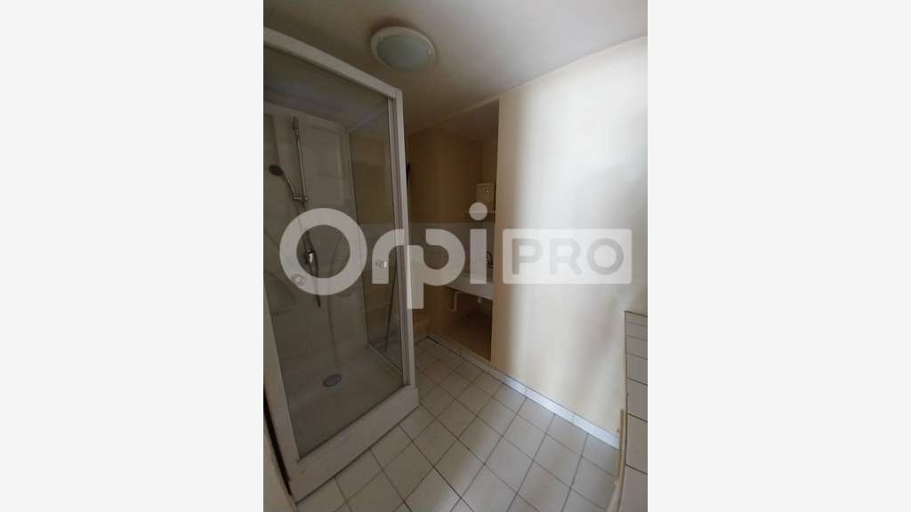 Bureau 28m² à louer à Saint-Yrieix-la-Perche
