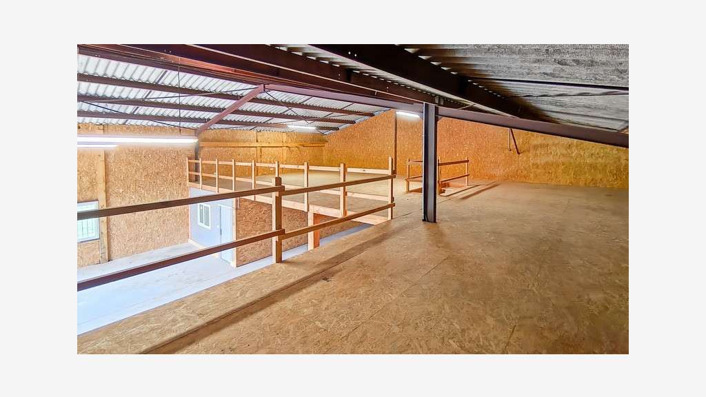 Local d'activité avec bureau et stockage à louer p