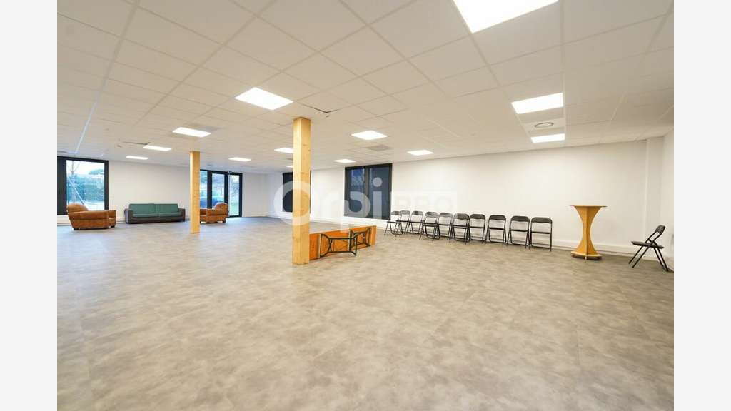 Bureaux de 1076m² à louer à Sainte Foy les Lyon