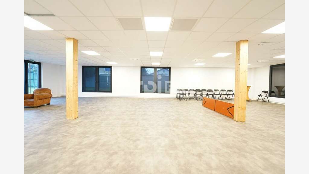 Bureaux de 1076m² à louer à Sainte Foy les Lyon