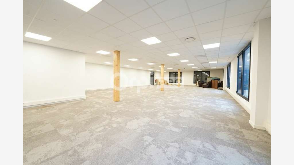 Bureaux de 1076m² à louer à Sainte Foy les Lyon