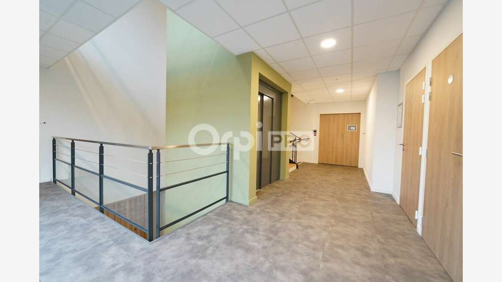 Bureaux de 1076m² à louer à Sainte Foy les Lyon