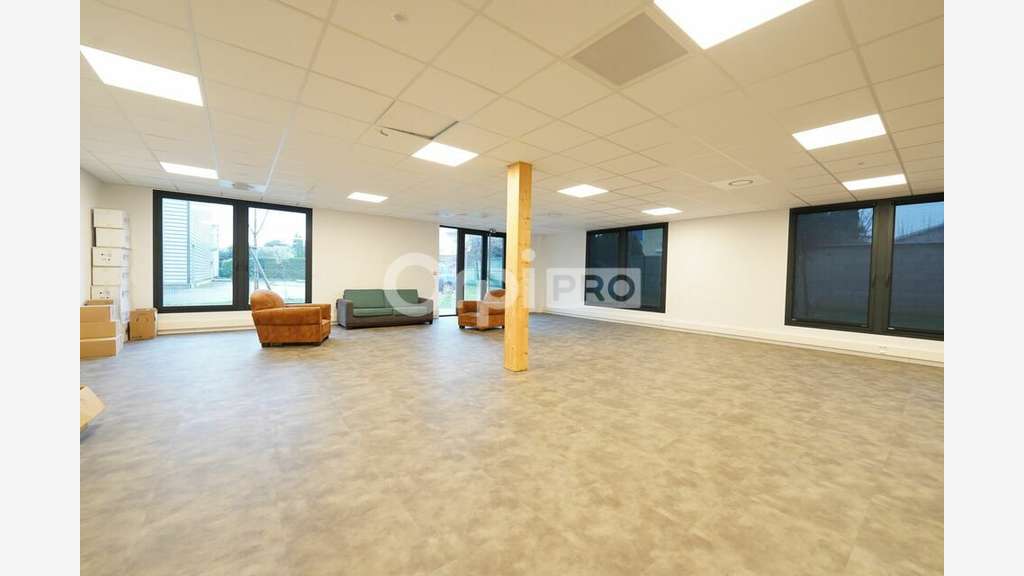 Bureaux de 1076m² à louer à Sainte Foy les Lyon