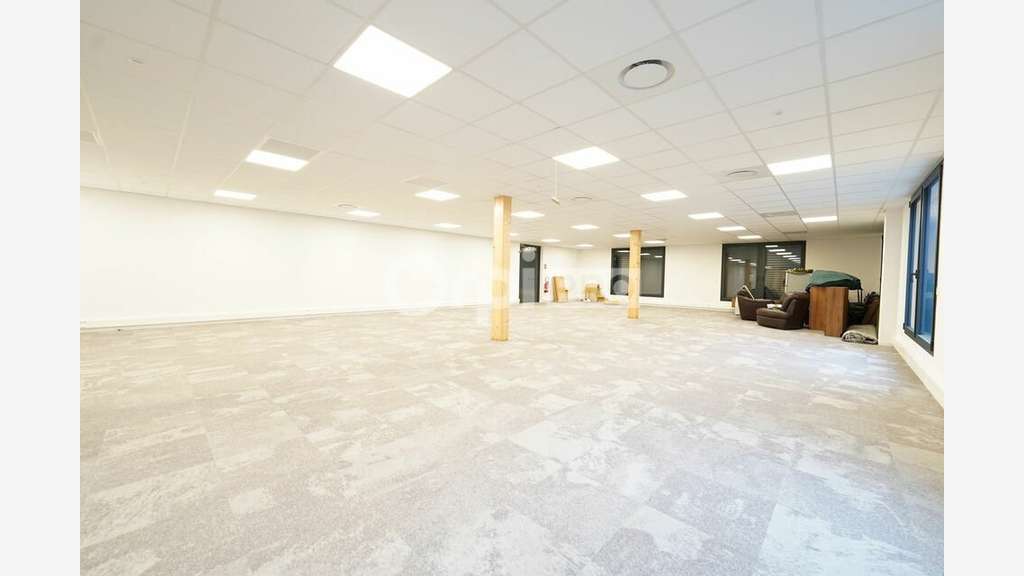 Bureaux de 1076m² à louer à Sainte Foy les Lyon