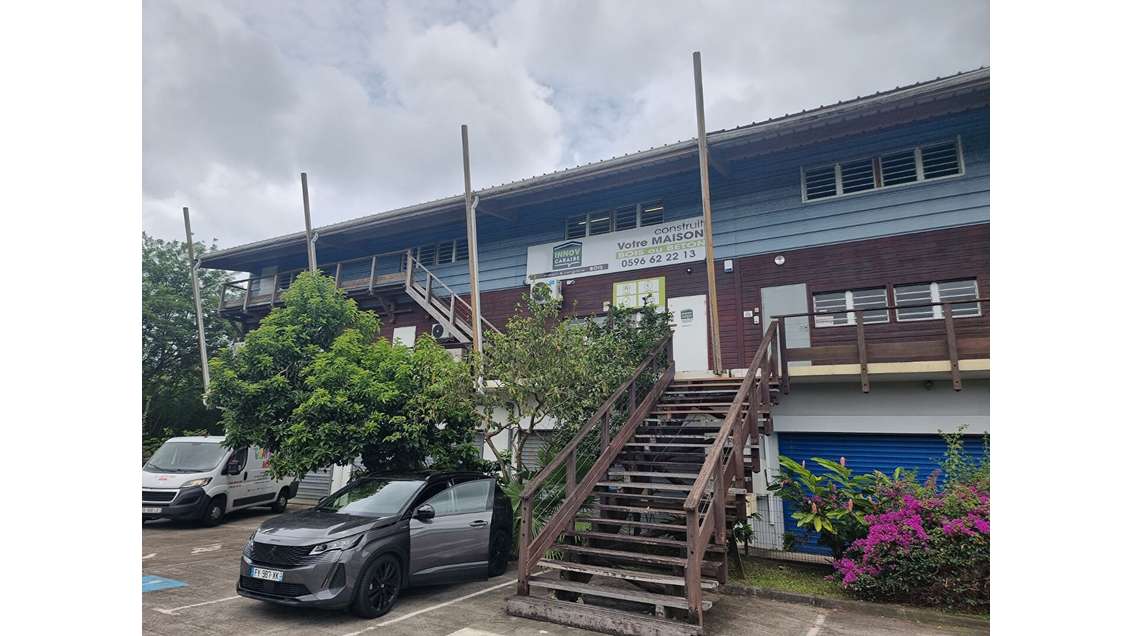 A louer bureaux 45m² Zac Les Coteaux 97228 