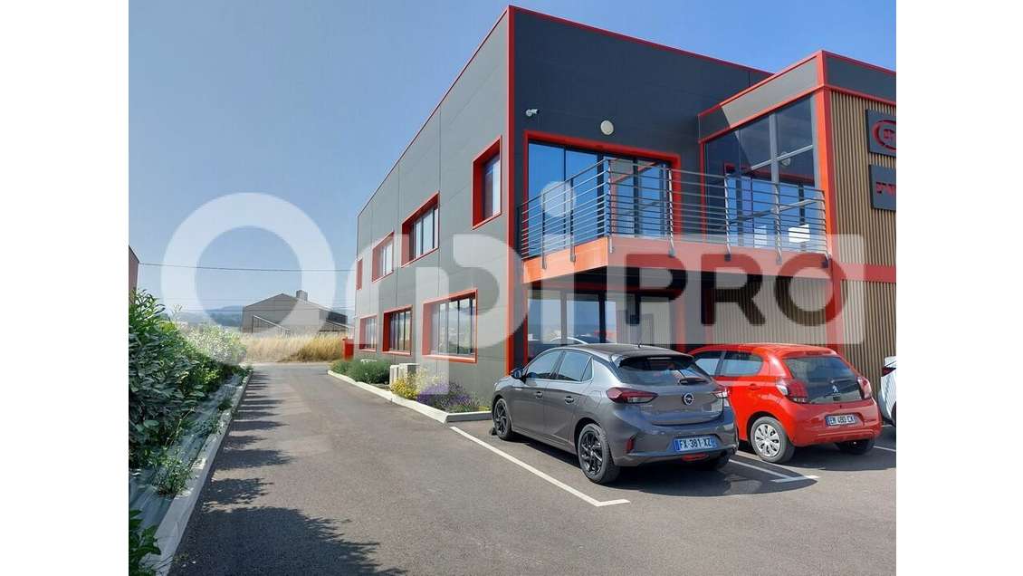 Bureau neufs 232m² à louer à Sainte-Tulle
