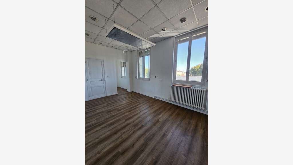 A louer bureau 65m² au centre de Saintes