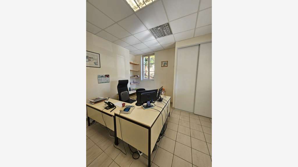 Bureaux 137m² au calme à Saintes Rive Droite