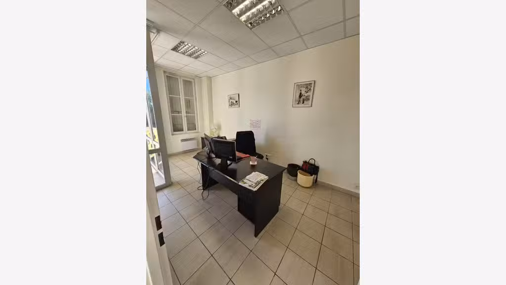 Bureaux vue sur la Charente à Saintes (rive 
