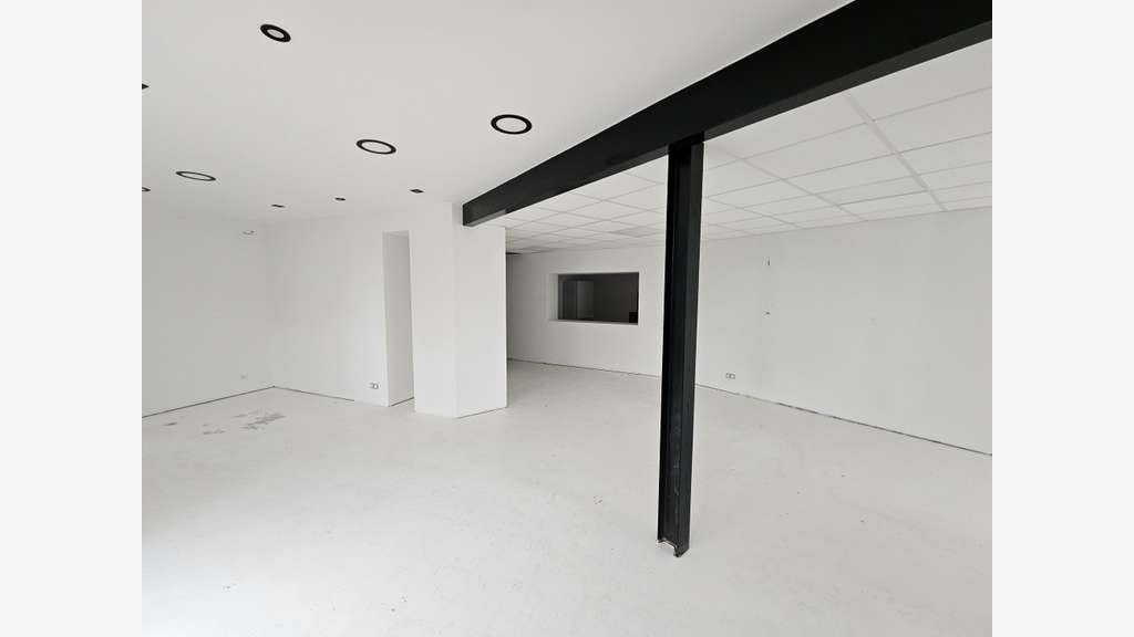 A louer local commercial 140m² sur Saintes centre
