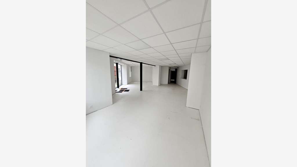 A louer local commercial 140m² sur Saintes centre
